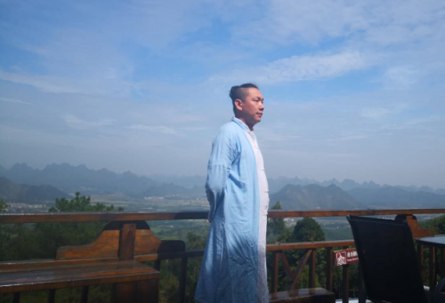 青年国学大家夏盛财先生为紫临门红酒赋能