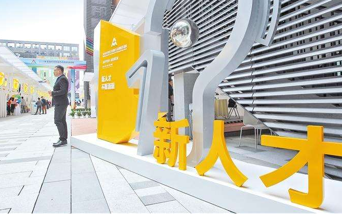 补贴后售价7.38万元  欧拉R1亲子版电动小车上市